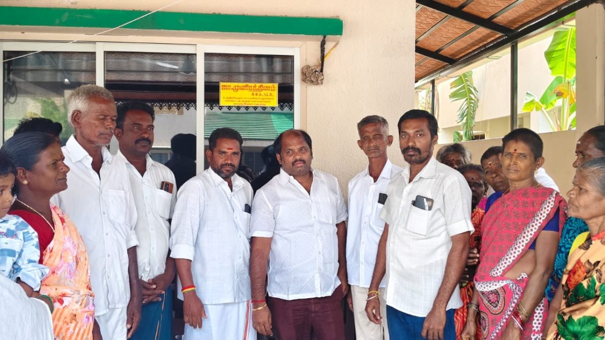 அதிமுக நிர்வாகி யுவராஜ் தலைமையில் 20-க்கும் மேற்பட்ட ஆதரவாளர்களுடன் எம்எல்ஏ முனிரத்தினம் முன்னிலையில் தவெகவில் இணைந்தார்!