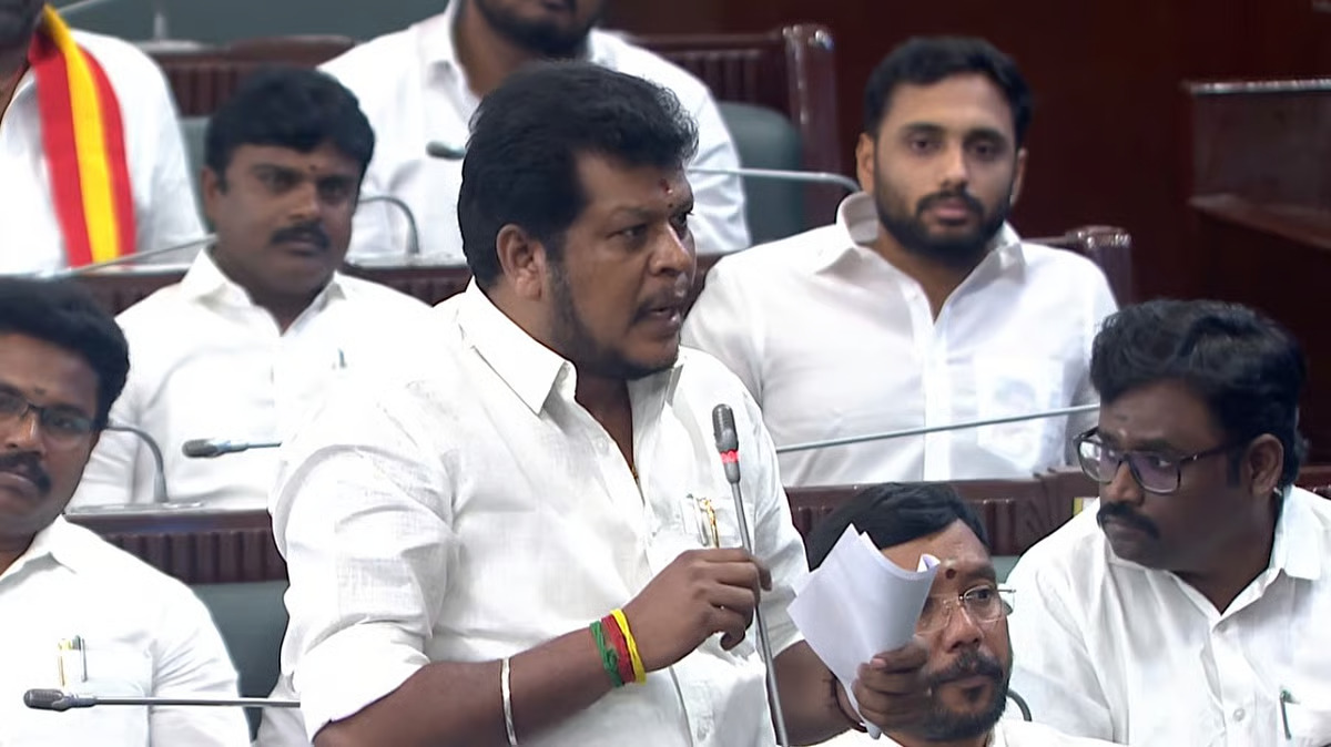 பொங்கல் இலவச வேட்டி, சேலையில் புதிய மாற்றம்! 8 முழத்தில் இருந்து 4 முழமாக குறைப்பு – அமைச்சர் விஜய் பாலாஜி அறிவிப்பு