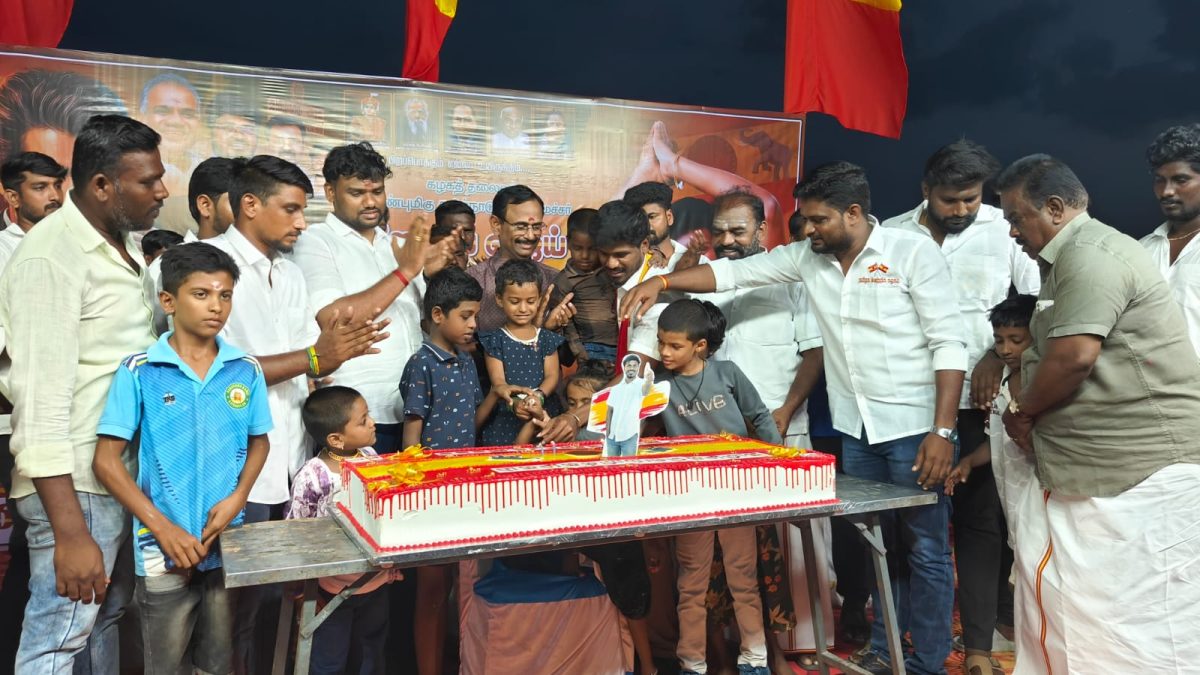 தவெக 100 நாள் சாதனை விழா: முதுகுளத்தூரில் 5,000-க்கும் மேற்பட்டோர் பங்கேற்பு!