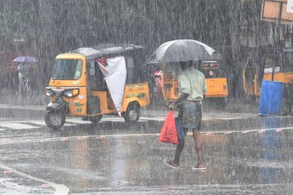 தமிழகத்தில் அக்டோபர் 15 முதல் 18 வரை கனமழை எச்சரிக்கை! 21 மாவட்டங்களுக்கு வானிலை ஆய்வு மையம் அலர்ட்.
