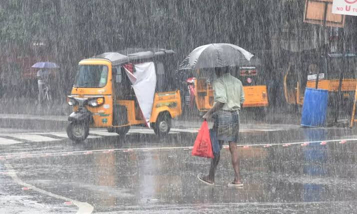 தமிழகத்தில் அக்டோபர் 15 முதல் 18 வரை கனமழை எச்சரிக்கை! 21 மாவட்டங்களுக்கு வானிலை ஆய்வு மையம் அலர்ட்.