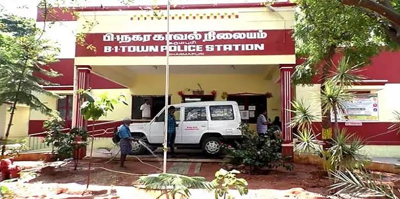 100-க்கு புகார் தெரிவித்தும் நடவடிக்கை இல்லையா? காணாமல் போன பெண், 10 வயது சிறுவன் – தருமபுரி B1 போலீசார் மீது அலட்சிய குற்றச்சாட்டு