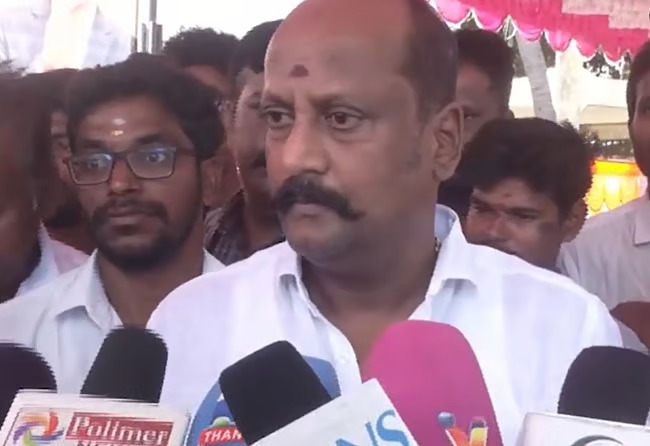 ஆண்களுக்கு இலவச பேருந்து பயணம் ஏன் இல்லை? அமைச்சர் தமிழன் பார்த்திபனின் நகைச்சுவை பதில் வைரல்!
