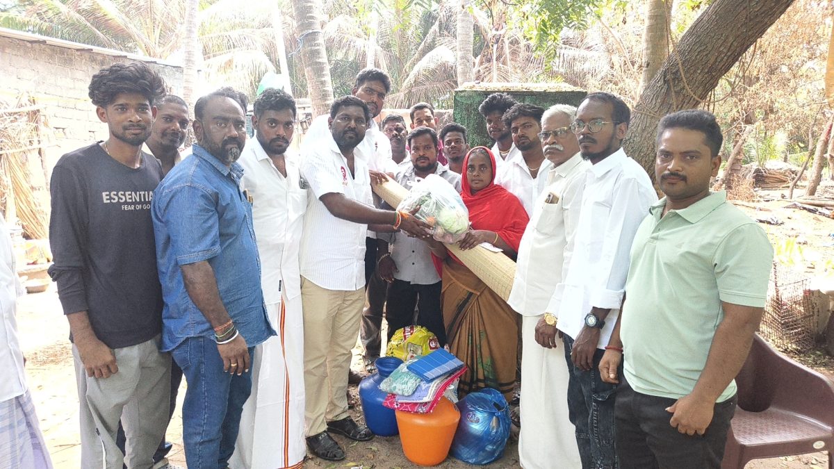 தீயில் வீடு சாம்பல்..! தாயும் மகனும் தவிப்பு — தவெக சார்பில் நிவாரணம்!