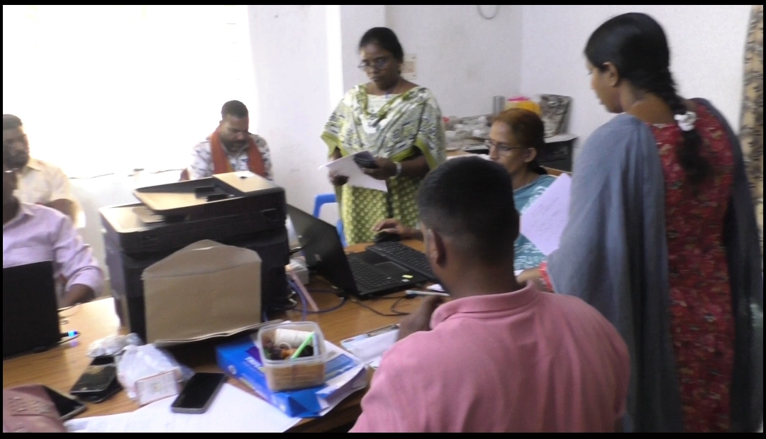 வாரிசு சான்றிதழுக்கு ரூ.8,000 லஞ்சம்? ஆவடியில் VAO, உதவியாளர் கைது.