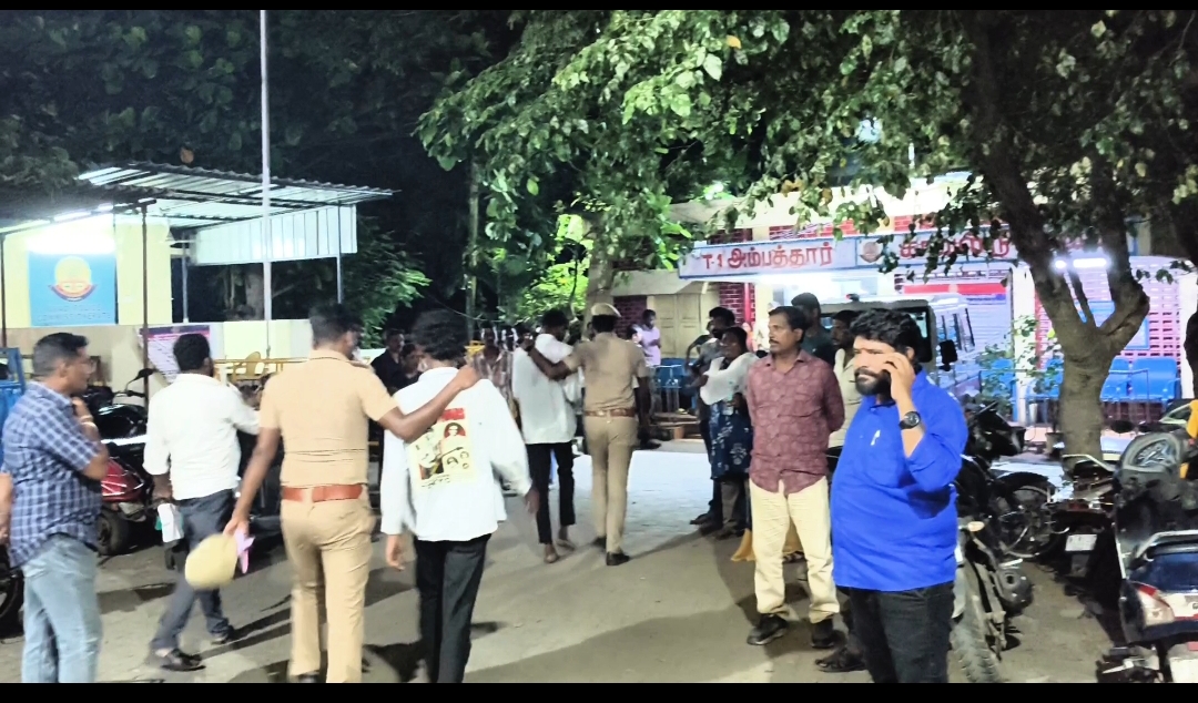 அம்பத்தூர் ரயில் நிலையத்தில் கத்தியுடன் சுற்றிய 17 ஐடிஐ மாணவர்கள் கைது.