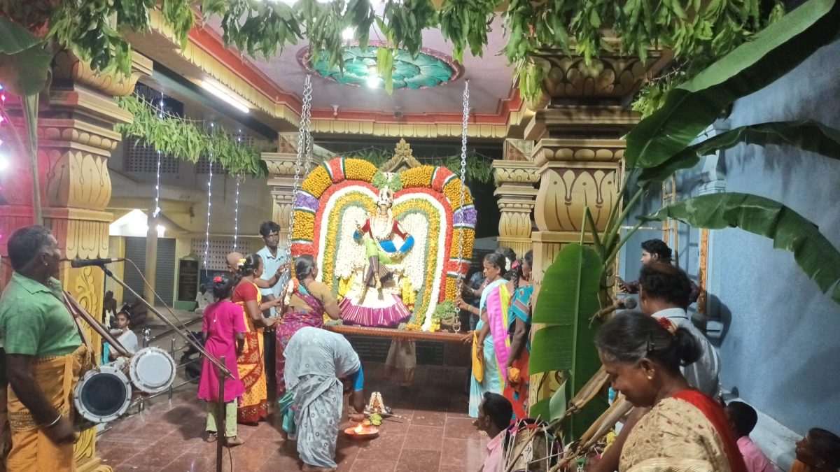 அமாவாசை தினத்தில் களைகட்டிய அங்காள பரமேஸ்வரி அம்மன் கோயில் – திரளாக குவிந்த பக்தர்கள்!
