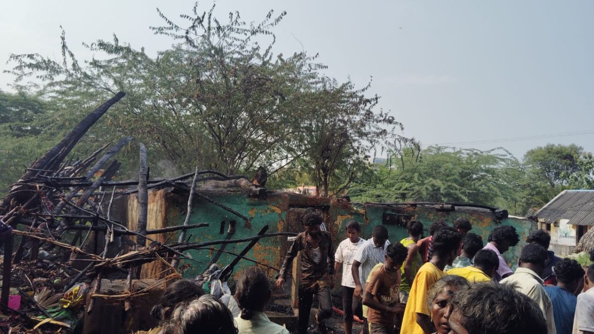 தீயில் கருகிய வீடு… ஆவணங்கள் முதல் குழந்தைகளின் கல்விப் பொருட்கள் வரை அனைத்தும் சாம்பல்!