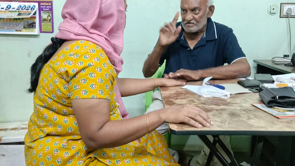 தேனியில் ரூ.35-க்கு மருத்துவ ஆலோசனை: டாக்டர் கண்ணப்பனின் மக்கள் நல சேவைக்கு பாராட்டு.