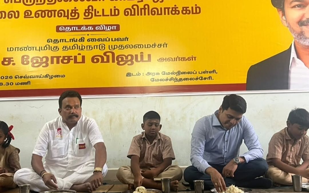 சிந்தலைச்சேரி அரசு பள்ளியில் காமராஜர் காலை உணவுத் திட்டம் விரிவாக்கம்: 173 மாணவர்களுடன் அமர்ந்து உணவருந்திய கம்பம் எம்எல்ஏ.