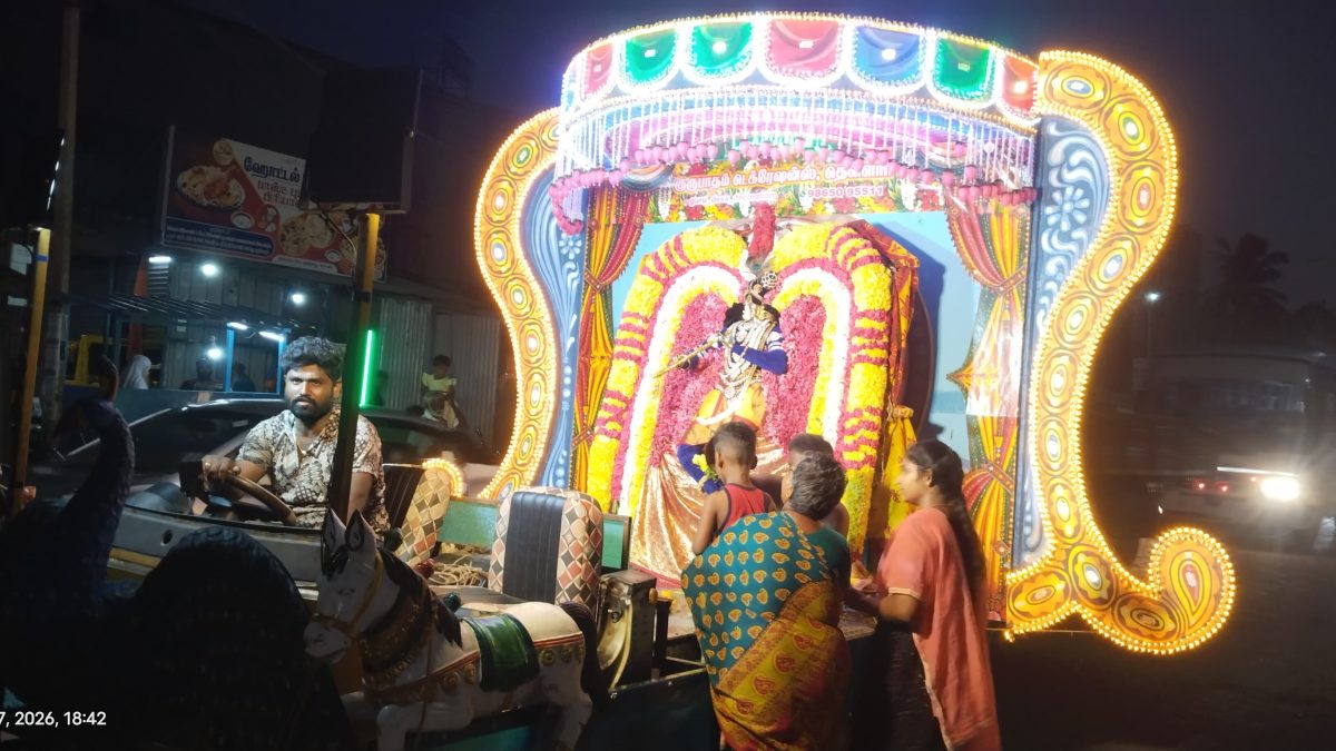 தெள்ளார் கோதண்டராமர் கோயிலில் உறியடி விழா..! கிருஷ்ணர் அலங்காரத்தில் சுவாமி வீதியுலா.