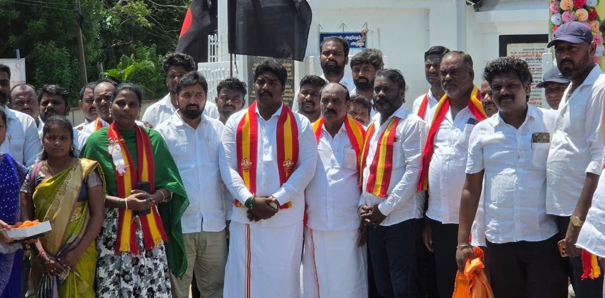 பெரியார் பிறந்தநாள்: செய்யாறில் தவெக மாவட்ட செயலாளர் மரியாதை.