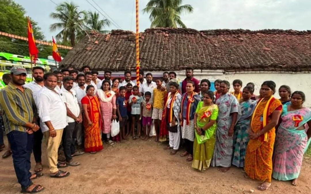 ஆரணி தொகுதியில் த.வெ.க புதிய கிளை திறப்பு – தவெக கொடியேற்றி பொதுமக்களுக்கு இனிப்பு வழங்கிய M.சத்யா.