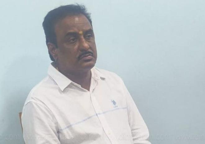 லஞ்ச வழக்கில் அதிர்ச்சி திருப்பம்..! இடைத்தரகர் வீட்டில் 7 கிலோ தங்கம், ரூ.27 லட்சம் பறிமுதல்!