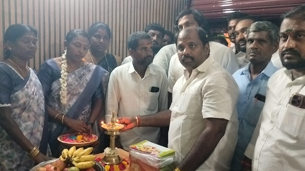 உத்திரமேரூரில் தவெக புதிய ஒன்றிய அலுவலகம் திறப்பு! பெரியார் பிறந்தநாளில் பொதுமக்களுக்கு அன்னதானம்.