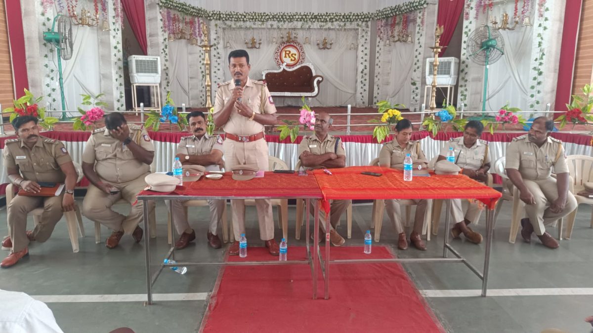 இம்மானுவேல் சேகரன் நினைவு தினம்: “Own Board” வாகனங்களில் மட்டுமே செல்ல வேண்டும் – பழனி டிஎஸ்பி தேவராஜ் எச்சரிக்கை!