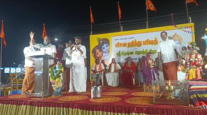 கிருஷ்ணர்–ராதை வேடத்தில் குட்டீஸ் கலக்கல்..! பழனியில் கோலாகலமாக நடந்த கிருஷ்ண ஜெயந்தி விழா