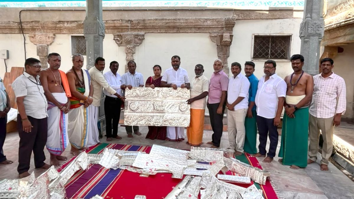 பழனி கோயிலில் 89 கிலோ வெள்ளித்தகடுகள்..! சிறப்புப் பூஜையுடன் பணி தொடக்கம்