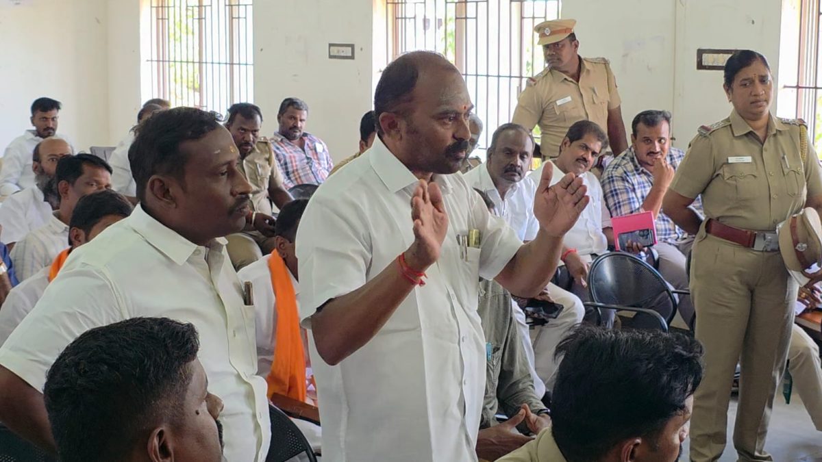 பழனி விநாயகர் சதுர்த்தி கூட்டத்தில் வாக்குவாதம் – சிலை கரைப்பு விவகாரத்தில் இந்து அமைப்பினர் எதிர்ப்பு.