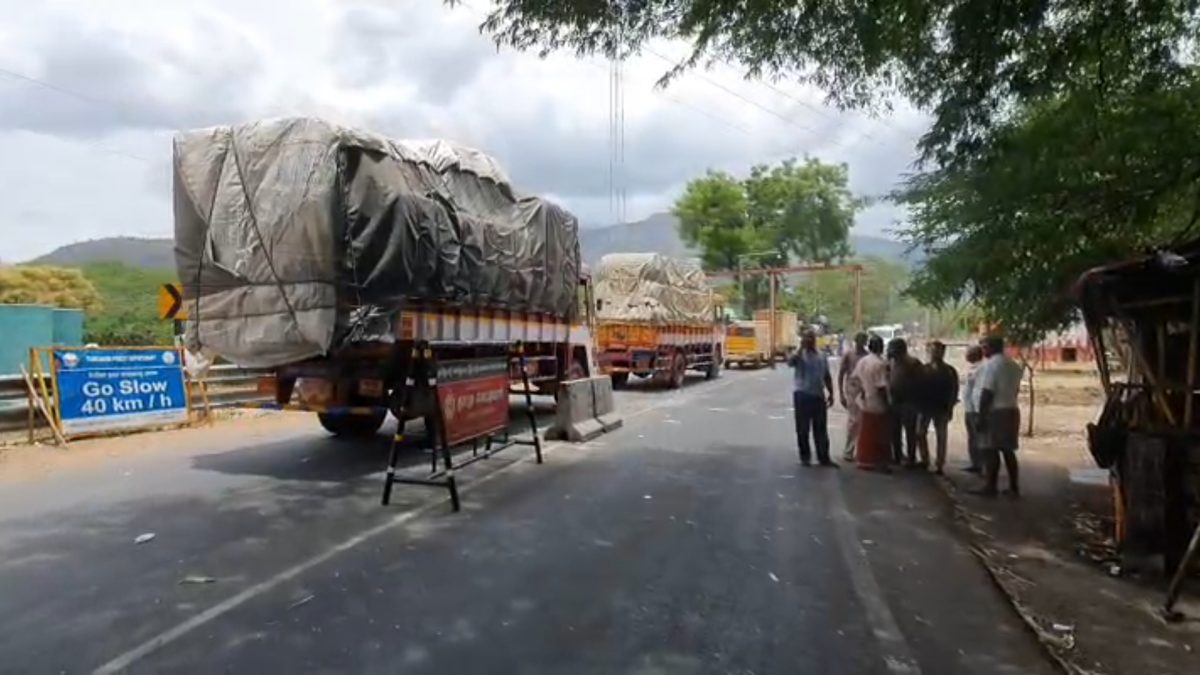திம்பம் மலைப்பாதையில் கனரக லாரிகளுக்கு லஞ்சம் வாங்கி அனுமதியா? 16.2 டன் கட்டுப்பாட்டை மீறி அதிக பாரம் ஏற்றிய லாரிகள் செல்வதாக புகார் – வனத்துறையினர் மீது லாரி உரிமையாளர்கள் குற்றச்சாட்டு