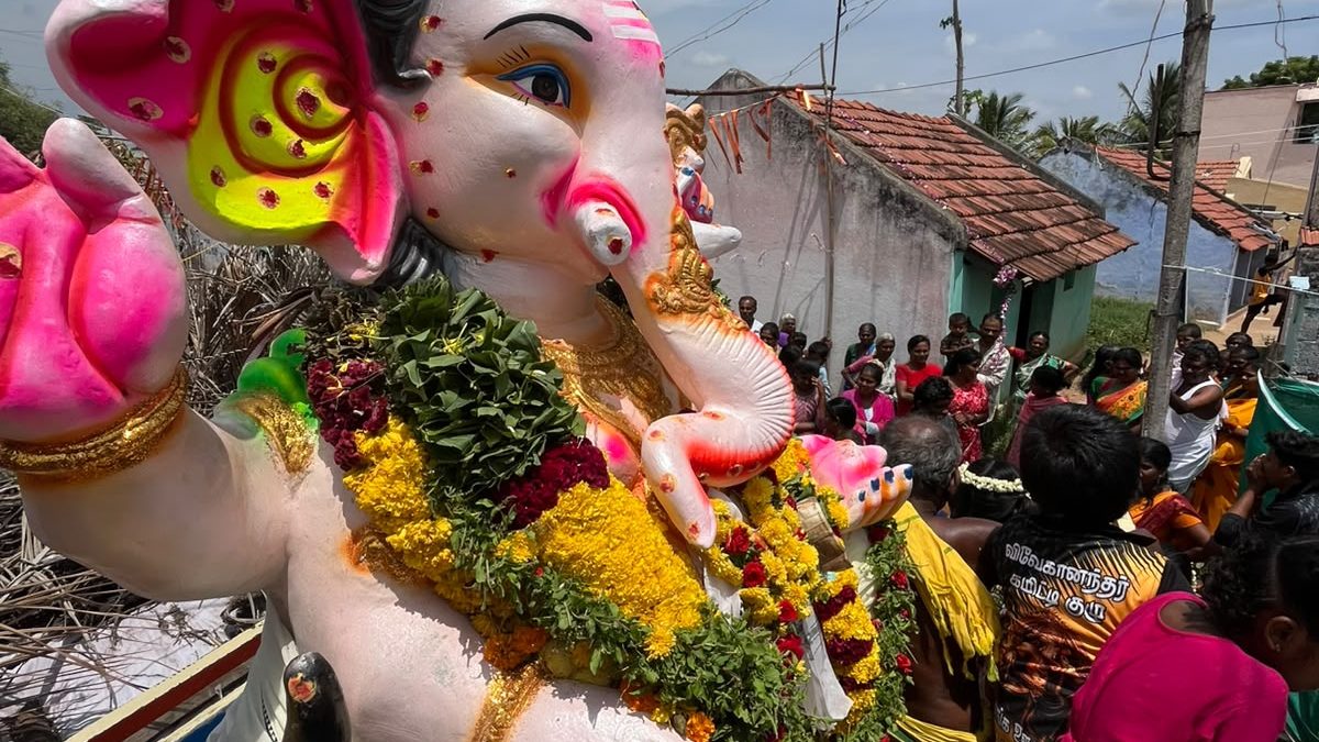 25-ஆம் ஆண்டு விநாயகர் சதுர்த்தி விழா: ஏ.ரெட்டிபட்டியில் கோலாகலமாக நடந்த விநாயகர் சிலை ஊர்வலம்!
