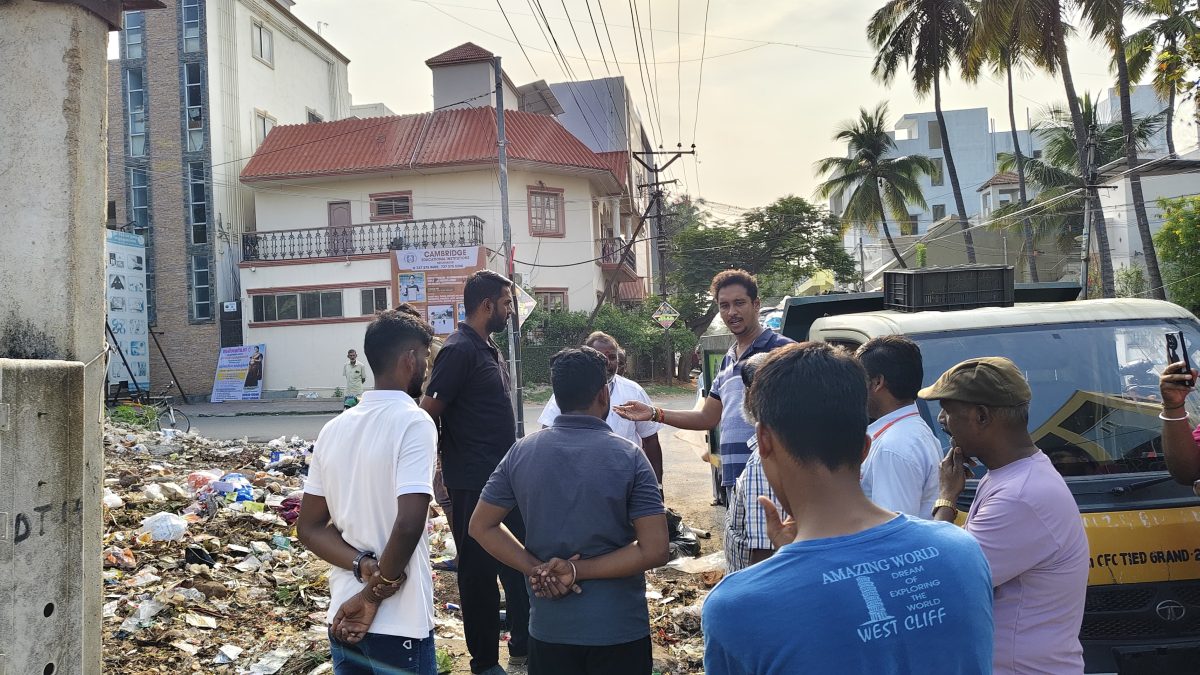 கிருஷ்ணகிரி நகரில் வழிப்பாதையில் குப்பைகள் அகற்றம்: பொதுமக்கள் கோரிக்கையை ஏற்று உடனடி நடவடிக்கை.
