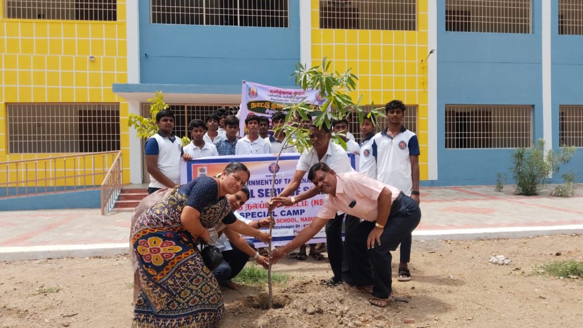 நடுப்பையூர் அரசு பள்ளியில் என்.எஸ்.எஸ். சிறப்பு முகாம் தொடக்கம்: சமூக நலப்பணிகளில் மாணவர்கள் பங்கேற்பு.