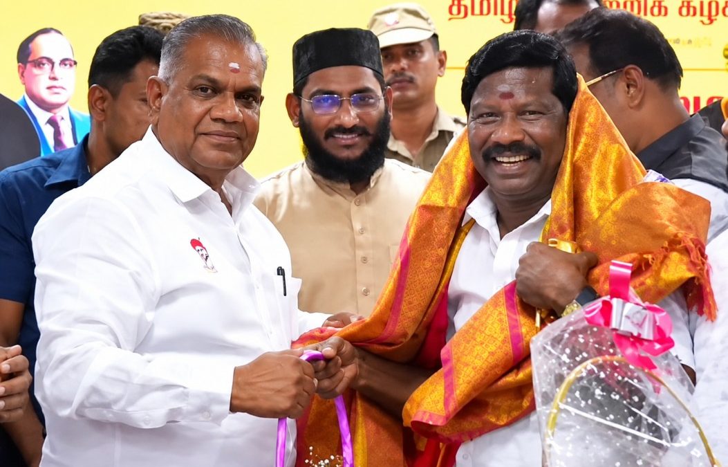 விஜய்யின் லண்டன் பயணம் குறித்து நயினார் நாகேந்திரன் கருத்து: தெய்வீக பக்தர்கள் பேரவை கண்டனம்!