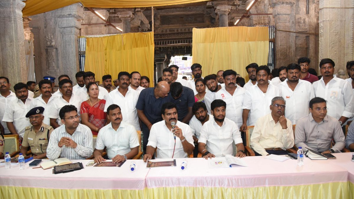குடமுழுக்கு விழா நெருங்குகிறது… மதுரை மீனாட்சி அம்மன் கோவிலில் ஏற்பாடுகள் தீவிரம்!