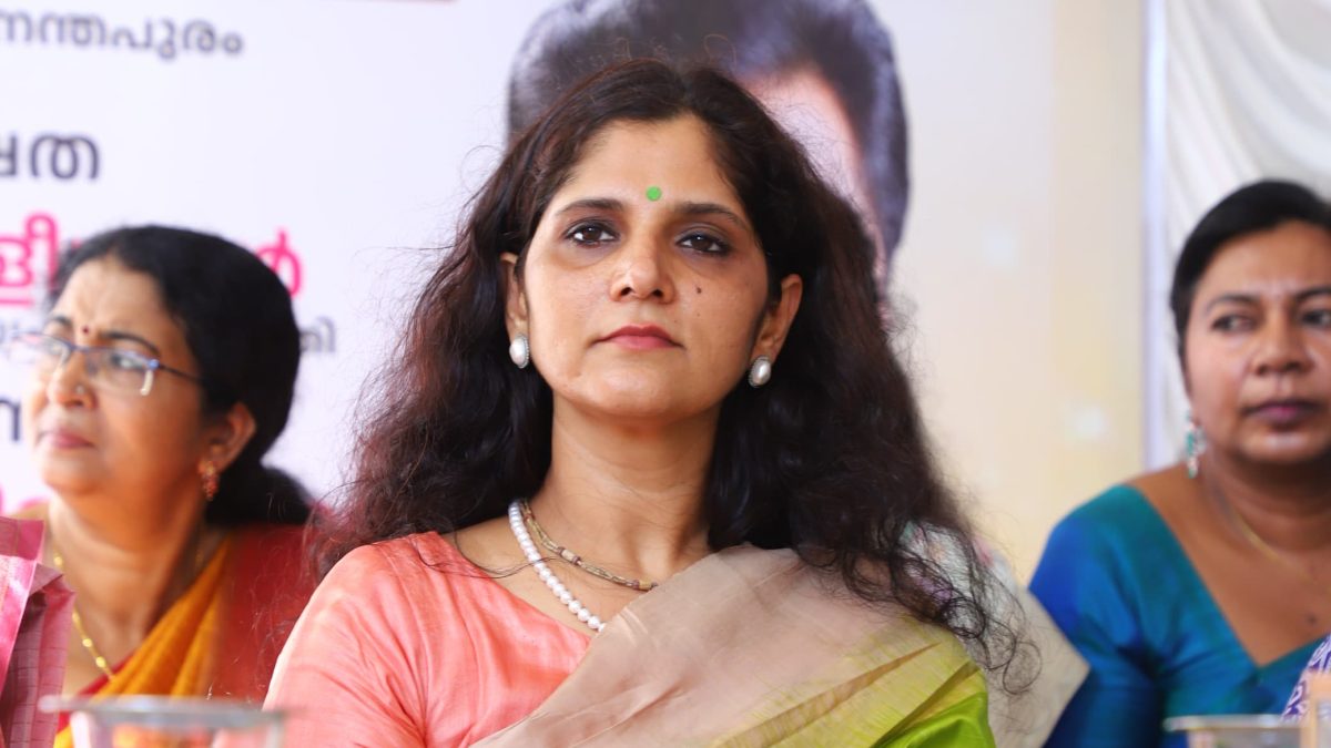 திருவனந்தபுரம் மாவட்ட ஆட்சியர் அனு குமாரிக்கு பிரியாவிடை: அமைச்சரின் பாராட்டு.