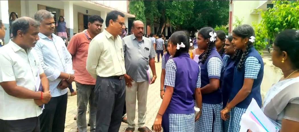 வாணியம்பாடியில் வளர்ச்சிப் பணிகள் தீவிரம்! பேருந்து நிழற்குடை முதல் பள்ளி, மருத்துவமனை வரை ஆட்சியர் ஆய்வு.
