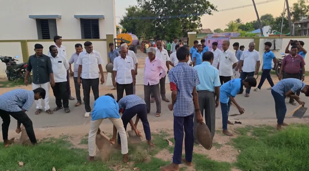 அதிபெரமனூர் அரசு பள்ளியில் என்.எஸ்.எஸ். சிறப்பு முகாம் தொடக்கம்: மாணவர்கள் தூய்மைப் பணியில் ஈடுபாடு.