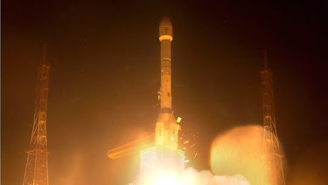 விண்ணில் பாய்ந்த GSLV-F17..! இந்தியாவின் முதல் Geo-Imaging செயற்கைக்கோள் EOS-05 வெற்றிகரமாக நிலைநிறுத்தம்