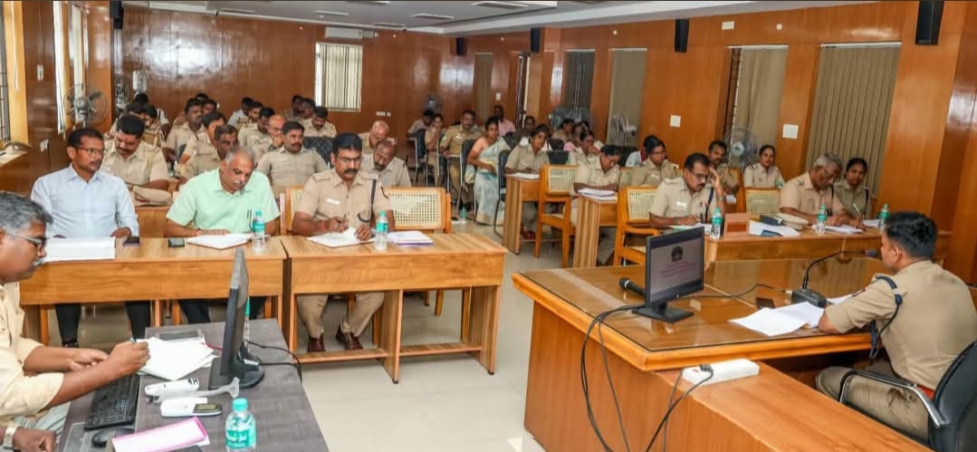 திருப்பத்தூர் மாவட்டத்தில் குற்ற கலந்தாய்வு கூட்டம்: காவல் அதிகாரிகளுக்கு எஸ்.பி. அக்க்ஷய் அனில் வாகரே அறிவுரை.
