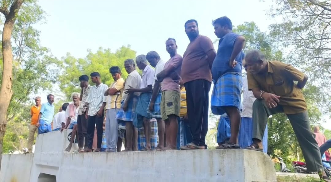 பாலத்தின் மீது அமர்ந்து மது அருந்தியபோது விபரீதம்: கீழே விழுந்த 48 வயது நபர் உயிரிழப்பு!