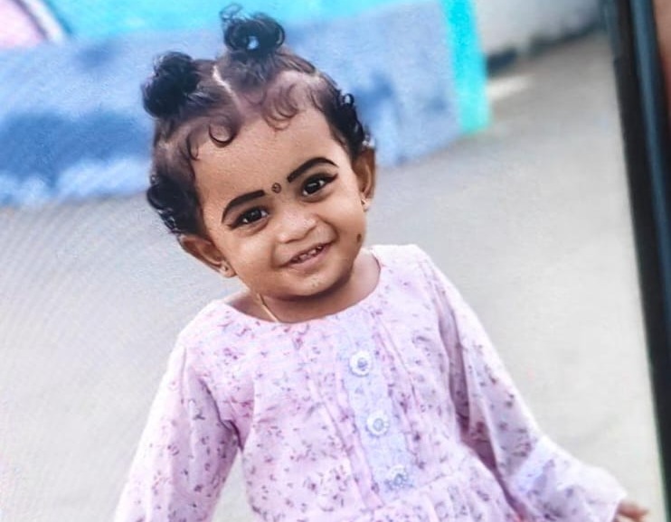 ஒன்றரை வயது குழந்தை கழுத்தறுத்து கொலை – தாய் போலீஸ் காவலில்!