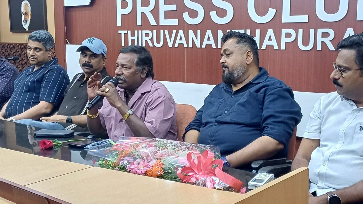 மலையாள இயக்குநருடன் 20 ஆண்டுகளுக்குப் பிறகு இணைந்த கருணாஸ்!