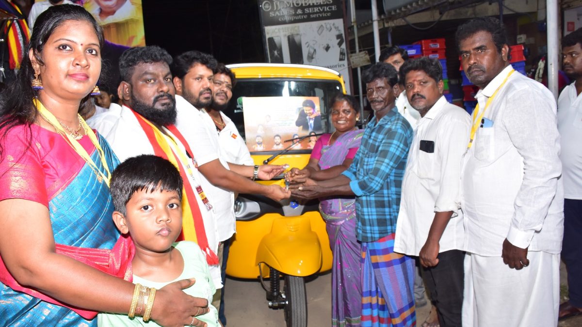 திருநின்றவூரில் தவெக 100 நாள் சாதனை விளக்கப் பொதுக்கூட்டம்: திரளாக பங்கேற்ற நிர்வாகிகள், பொதுமக்கள்.