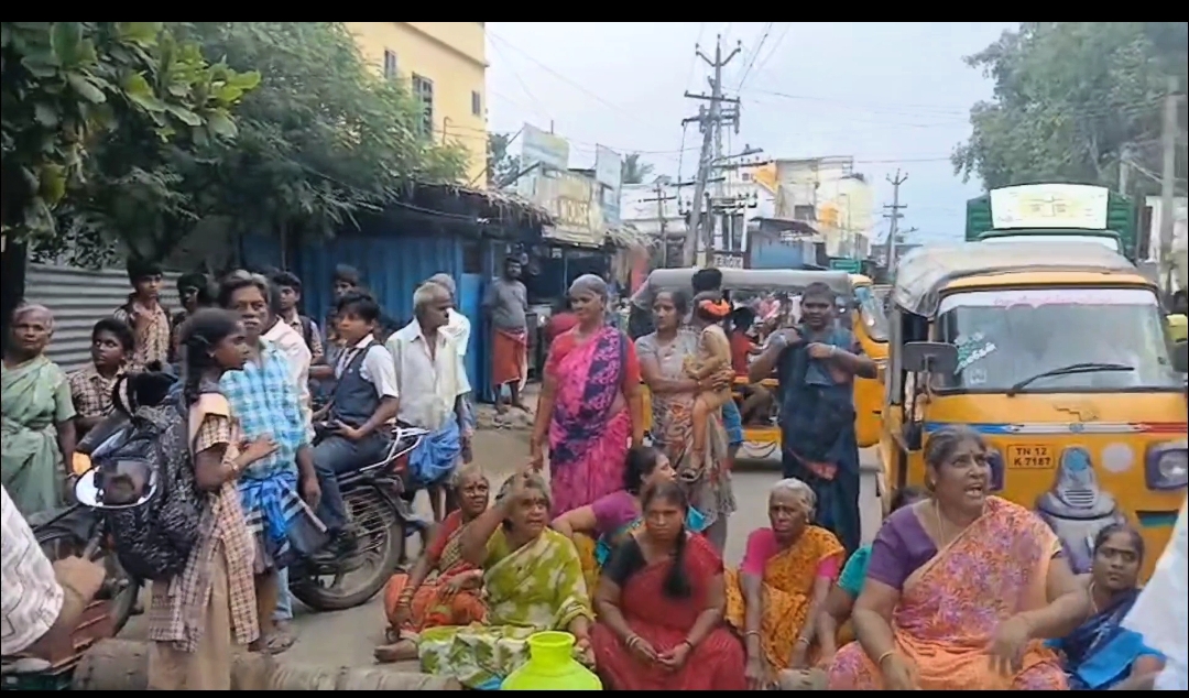 ஆவடி அருகே குடிநீர் கேட்டு பெண்கள் சாலை மறியல்: காலி குடங்களுடன் பொதுமக்கள் போராட்டம்.