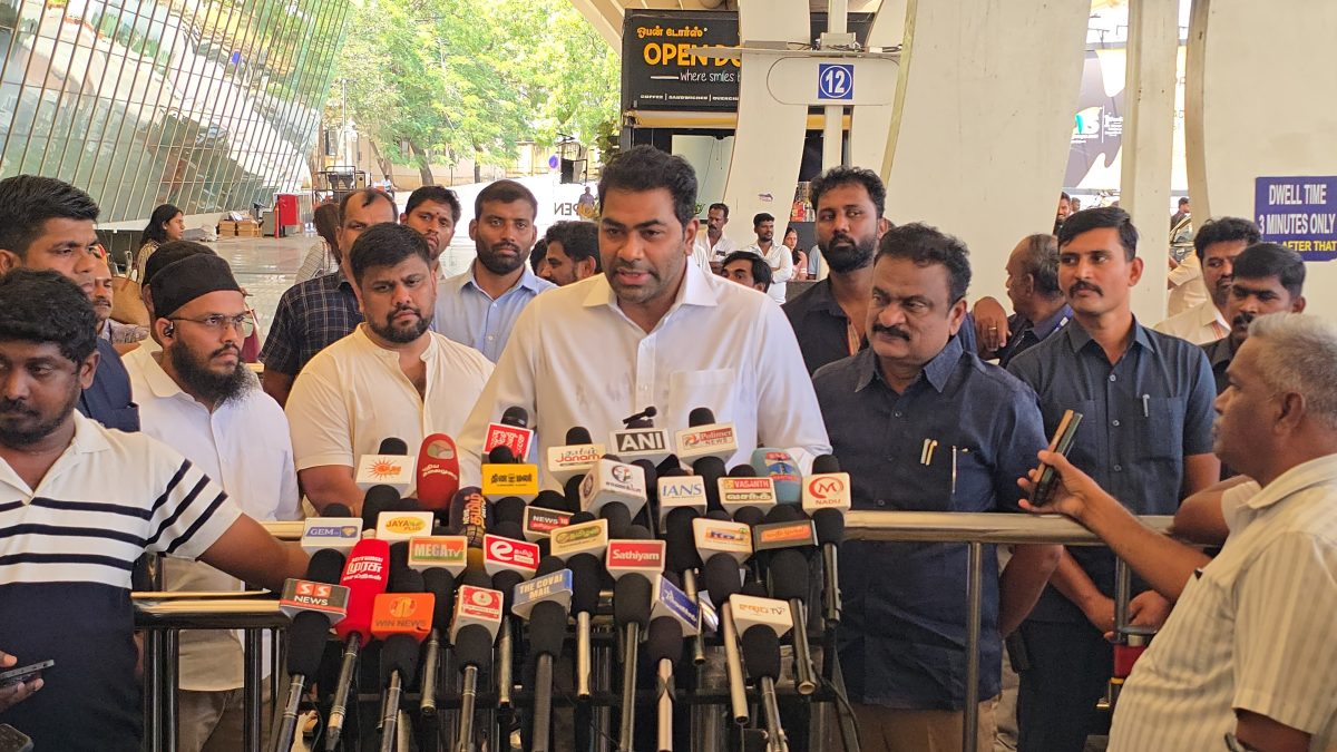 “திமுக–அதிமுக இணைந்து பிரசாரம் செய்கின்றன” – அமைச்சர் ஆதவ் அர்ஜுனா குற்றச்சாட்டு.