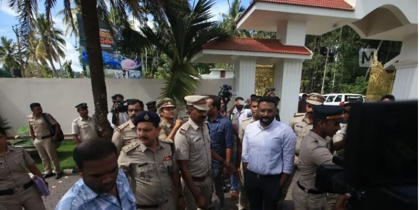 வயநாட்டில் ரிப்போர்ட்டர் டிவி அதிபரின் ஆடம்பர மாளிகை கட்டுமானம் தொடர்பாக சர்ச்சை: அனுமதி, உயர வரம்பு குறித்து எக்சைஸ் அறிக்கையில் தகவல்கள்!