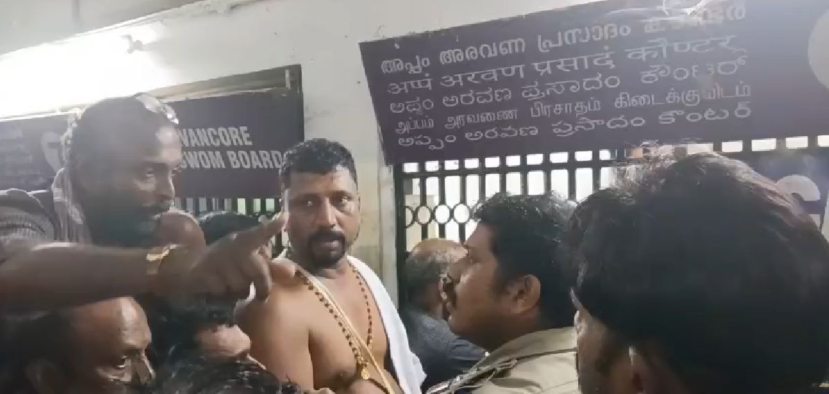 சபரிமலையில் அரவணை வாங்க பக்தர்கள் எதிர்ப்பு: ஒருவருக்கு ஒரு டின் மட்டுமே வழங்கியதால் பரபரப்பு.