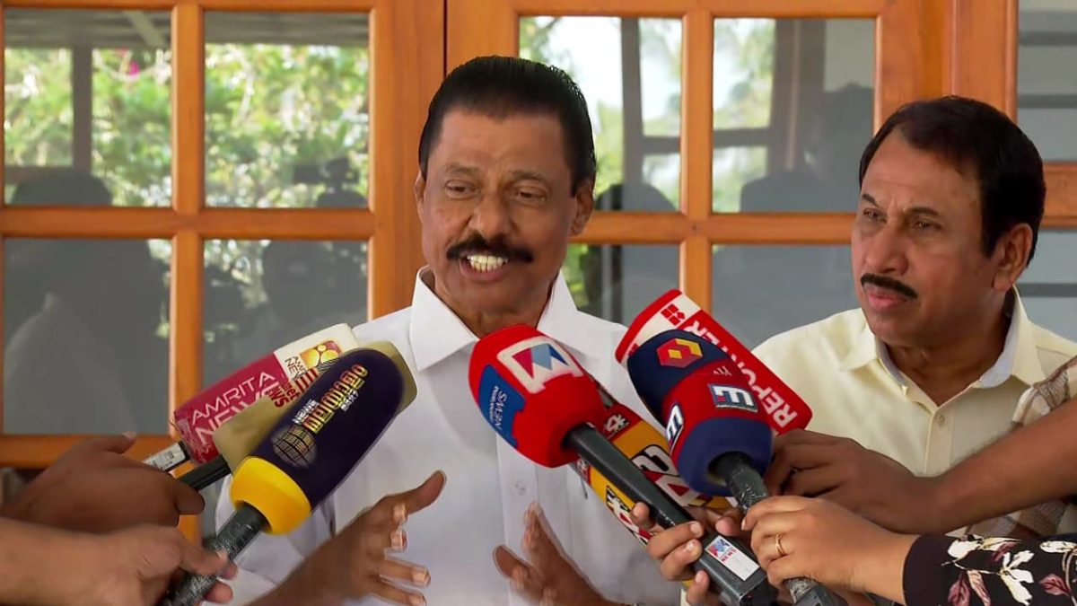 கேரளம் :  CMRL-Exalogic விவகாரம்: ‘ஓலப்பாம்பை காட்டி பயமுறுத்த முடியாது’ – எம்.வி. கோவிந்தன் காட்டம்.