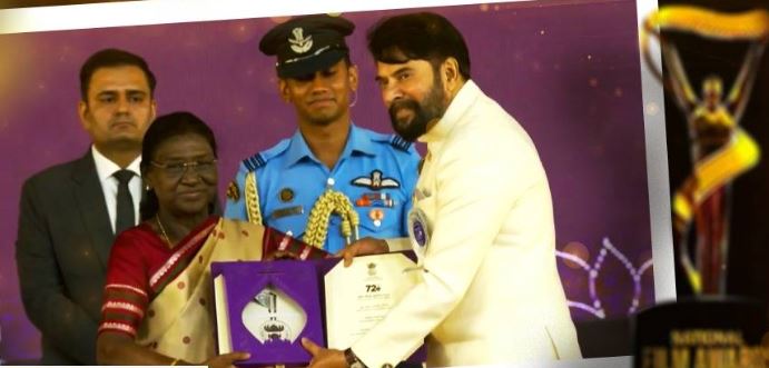 மம்மூட்டிக்கு 4வது தேசிய விருது: குடியரசுத் தலைவர் திரௌபதி முர்முவிடம் விருது பெற்றார்.