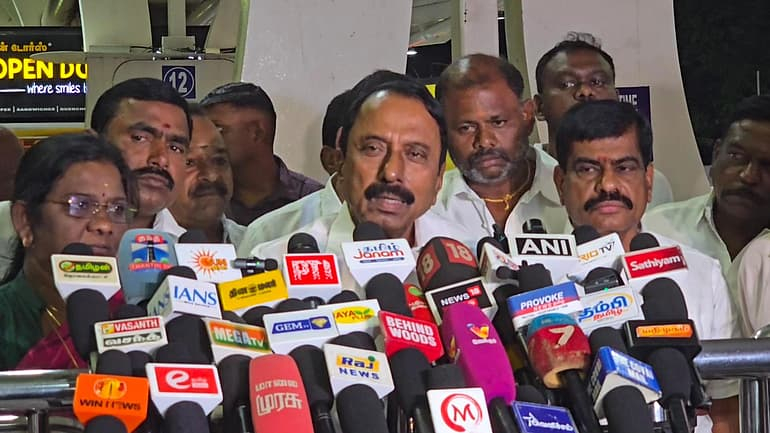 தவெக கூட்டணியில் புதிய கட்சிகள் இணையுமா? அமைச்சர் செங்கோட்டையன் பரபரப்பு தகவல்.
