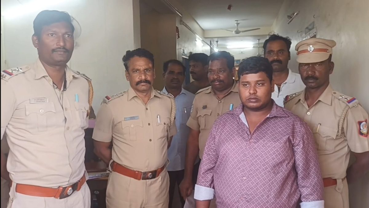 ஓசூரில் பெண் குரலில் பேசி ரூ.100 கோடி சொத்து தருவதாக மோசடி! குடும்பத்தை 4 மாதங்கள் வீட்டுக்குள் முடக்கி ரூ.25 லட்சம் சுருட்டிய இளைஞர் கைது!