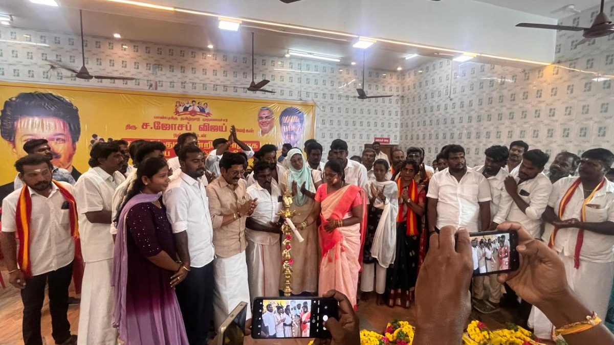 கள்ளிக்குடியில் தாய் வீட்டு சீதனமாக வளைகாப்பு விழா! டாக்டர் சரவணன் தலைமையில் நடைபெற்ற நிகழ்ச்சி.