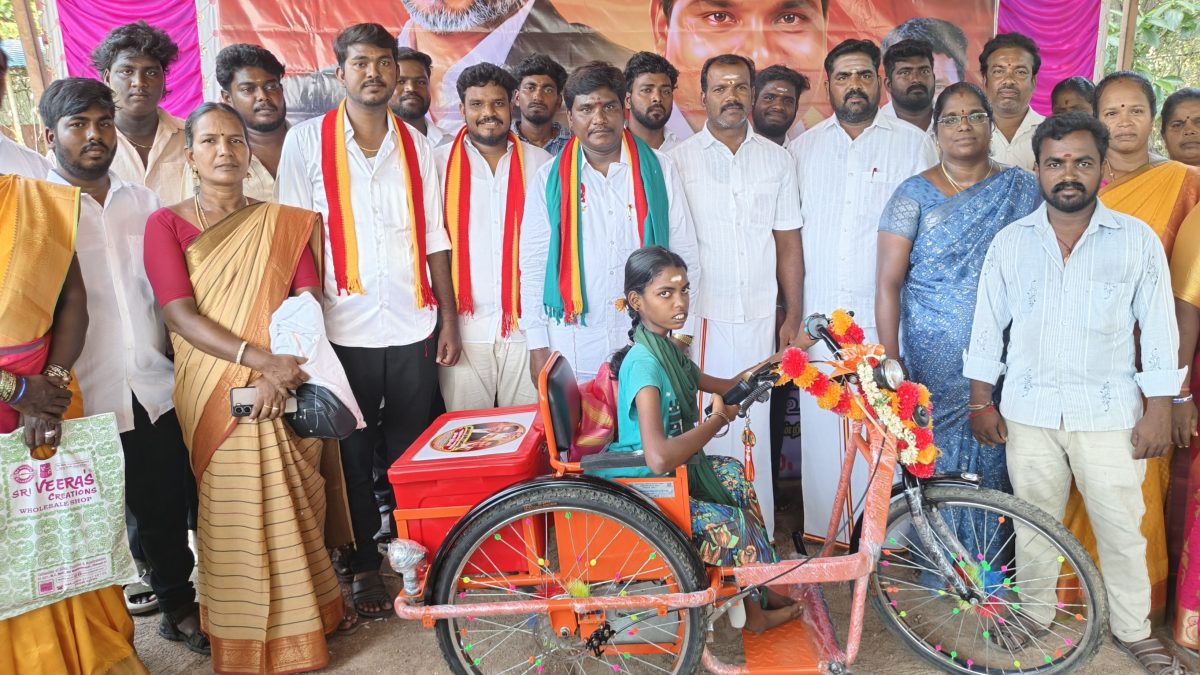 2 ஆண்டு கண்ணீர் போராட்டத்திற்கு முற்றுப்புள்ளி: மாற்றுத்திறனாளி மாணவிக்கு எலக்ட்ரிக் ஸ்கூட்டர் வழங்கிய தவெக நிர்வாகிகள்.