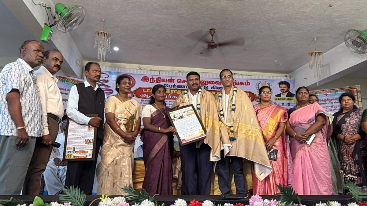 9 ஆண்டுகள் தொடர்ந்து 100% தேர்ச்சி! டாக்டர் ராதாகிருஷ்ணன் நல்லாசிரியர் விருது பெற்ற ஆசிரியர்களுக்குப் பாராட்டு விழா.