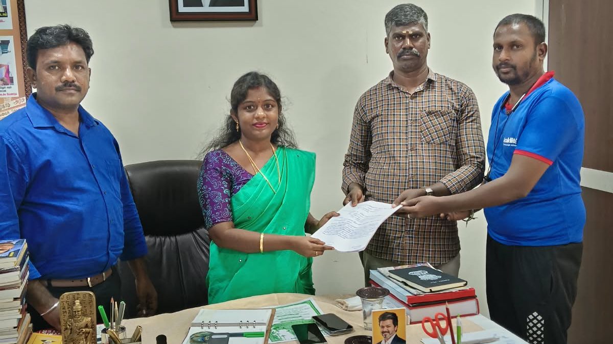 குடியாத்தம் ஆர்.எஸ். நகரில் மழைநீர் வெள்ளம்! வீடுகளுக்குள் தண்ணீர் புகுந்ததால் மக்கள் அவதி.